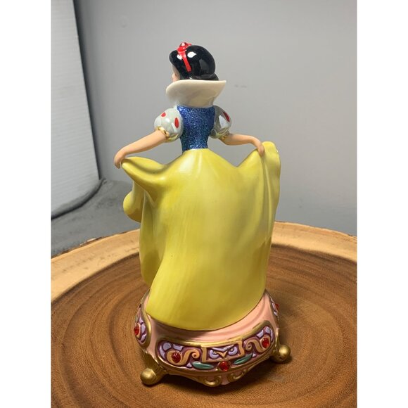Disney Snow White 7" Jeweled Base Dancing figurine - Porcelain Made In Sir Lanka - Picture 3 of 11